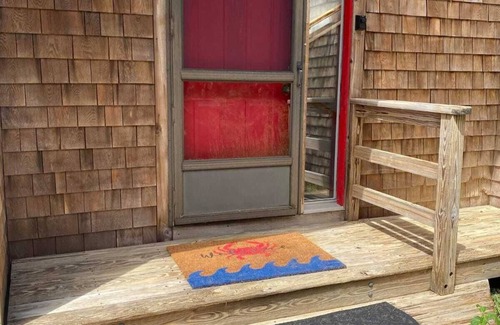 North Eastham House | Your Cape Cod respite awaits! 5 minutes walk to quiet bay beach.