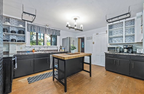 Norwich House | Your Charming 4BR Retreat Home Minutes from Casino Excitement!