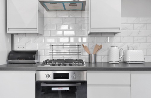 Forest Gate Apartment | Your Cosy Stay Modern 2 Double Bedroom Flat Fully Furnished - 5 Mins walk to Stn