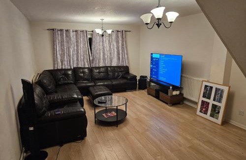 Grove House | Your Cozy Home Away From Home