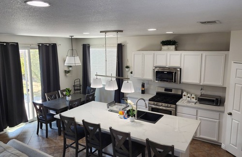 El Centro House | Your Dream 5 BR Getaway -Sleeps 12+-Great Location