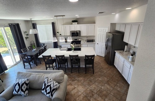 El Centro House | Your Dream 5 BR Getaway -Sleeps 12+-Great Location