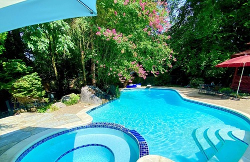 Voorhees House | Your Dream Stay Awaits! Experience Luxury