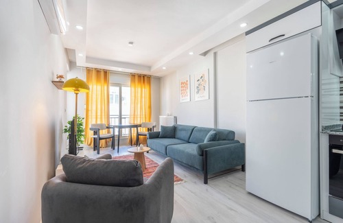 Antalya City Centre Apartment | Your Ethnic Stay Awaits: 2 Bed- Cozy, Cultural and Central!