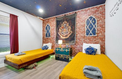 Florida Pines House | Your Family Fun Villa w Pool, Game room, all you need, close to Disney & more