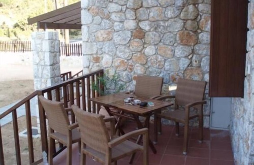Omalos Villa | Your Gorge-side Getaway Modern Villas, Natural Beauty