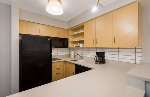 Andover Hotel | Your Home Away From Home! Close to Lawrence Heritage State Park! Outdoor Pool!