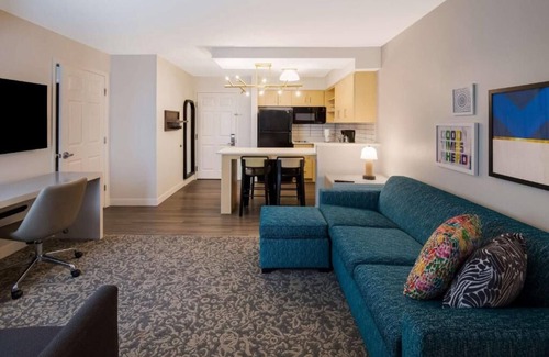 Andover Hotel | Your Home Away From Home! Close to Lawrence Heritage State Park! Outdoor Pool!