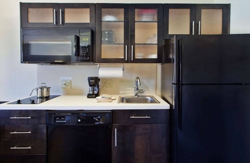 Horsham House | Your Home Away From Home! 3 Comfortable Units, Kitchen, Parking