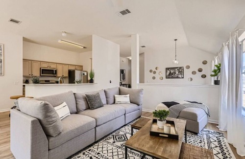 Leander House | Your home away from home!