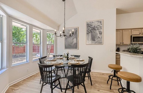 Leander House | Your home away from home!