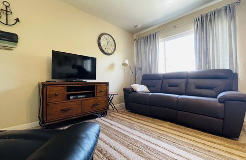 La Mesa House | Your Home Away From Home! 10 Minutes to San Diego! Wifi, Kitchen, PetsOK, 1br.