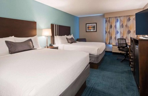 Blaine House | Your Home Away From Home! 4 Classy Units, Indoor Pool, Free Parking, Restaurant