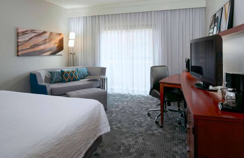 Waldron Resort | Your Home Away From Home! Pet-Friendly Unit! W/Airport Shuttle Service!