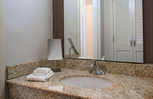 Waldron Resort | Your Home Away From Home! Pet-Friendly Unit! W/Airport Shuttle Service!