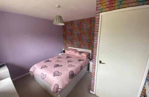 Crawley House | Your home near Gatwick Airport
