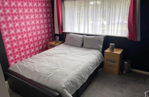 Crawley House | Your home near Gatwick Airport