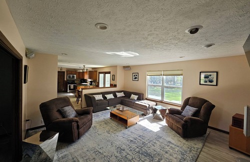Seven Hills House | Your home retreat nestled in a small quiet tree-lined neighborhood.
