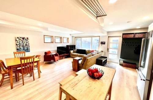 Kensington Apartment | Your Kensington Home for Stampede or Folk Fest! Sleeps 6.