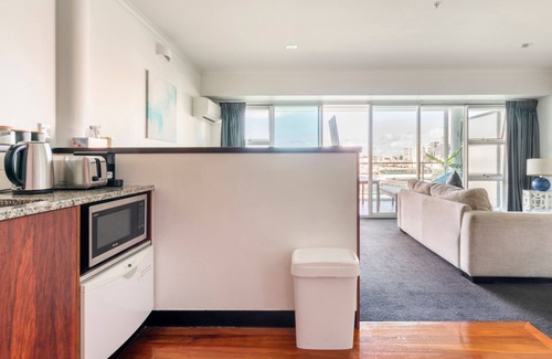 Auckland Central Business District Apartment | Your Luxury Waterfront Retreat Awaits