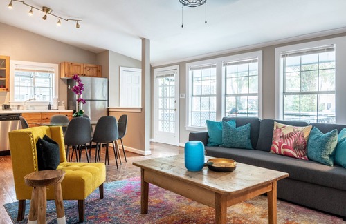 Montrose House | Your Montrose Gem! Sleeps 59/22BR/9.5BA/14PA ✮