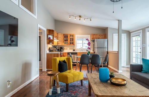 Montrose House | Your Montrose Gem! Sleeps 59/22BR/9.5BA/14PA ✮