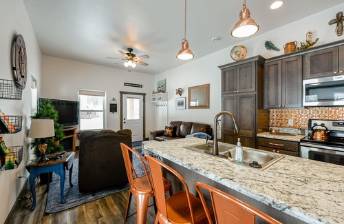 Cheyenne Crossing Cabin | Your Next Cozy Escape 1BR New Cabin near Cheyenne Crossing/Spearfish Canyon!