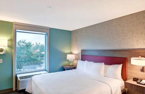 Terrace Park Hotel | Your Oasis in Tampa: 2 Spacious Units w/Kitchenette. Pool, BBQ Facilities!