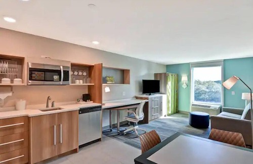 Terrace Park Hotel | Your Oasis in Tampa: 2 Spacious Units w/Kitchenette. Pool, BBQ Facilities!