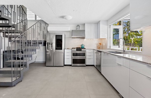 Sabana House | Your own beach house, private pool & pickle ball court, steps to beach.