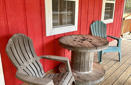 Wayne County Cabin | Your peaceful country vacation spot