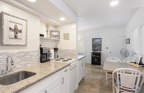 Kalama Tract Apartment | *Your Perfect Home * Charming 2BR/2BA Apartment with Full Kitchen, W/D & AC