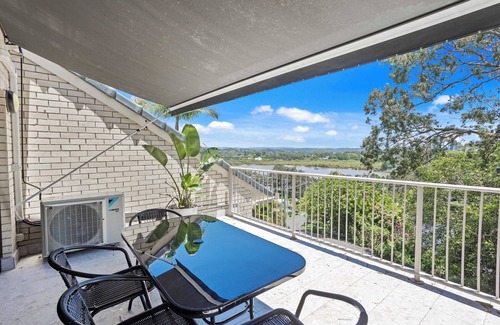 Currumbin Apartment | Your Perfect Waterfront Escape!