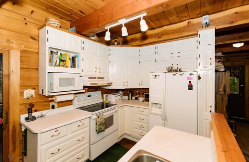 Haliburton Cottage | Your Premier Lakeside Getaway
