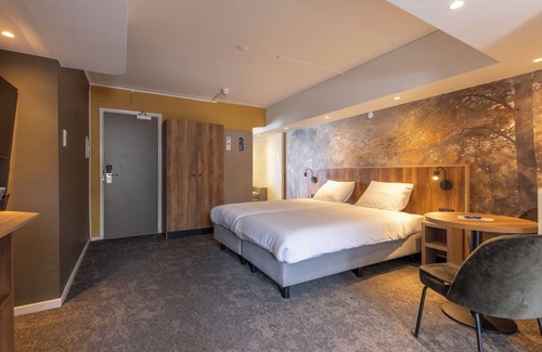 Berg en Dal Hotel | Your Relaxing Base for Outdoor and City Adventures! Indoor Pool, Onsite Dining!