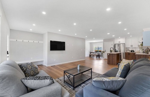 Haysboro House | Your stay in Comfortable 2BR|2Bth in Haysboro