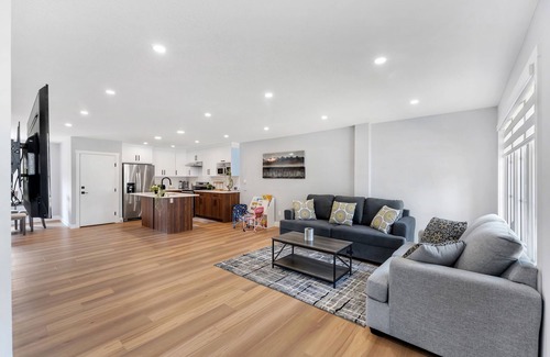 Haysboro House | Your stay in Comfortable 2BR|2Bth in Haysboro