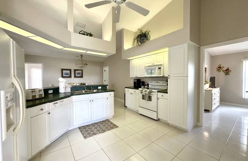 Pine Valley House | Your Tropical Oasis Awaits! Private home perfect for families.
