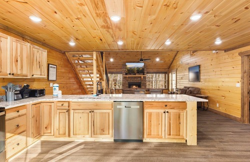 Black Bear Falls Cabin | Your Ultimate Smoky Mountain Retreat with a Private Indoor Pool!