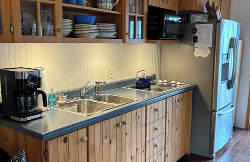 Rosedale Cottage | Your Vacation Retreat - Lakebreeze Cottage on Cameron Lake