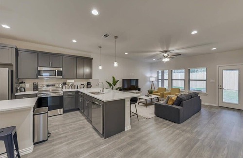 Cedar Crest House | Your Vibrant Dallas Getaway Home