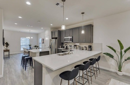 Cedar Crest House | Your Vibrant Dallas Getaway Home
