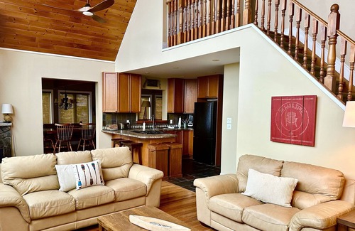 The Archipelago House | Your Waterfront Gateway to Georgian Bay next to Muskoka