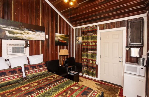 Benton Cabin | Yowie Cabin In The Beautiful East TN Mountains