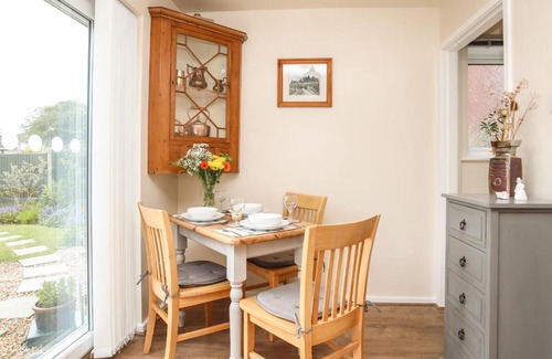 Llysfaen House | Yr Hafan