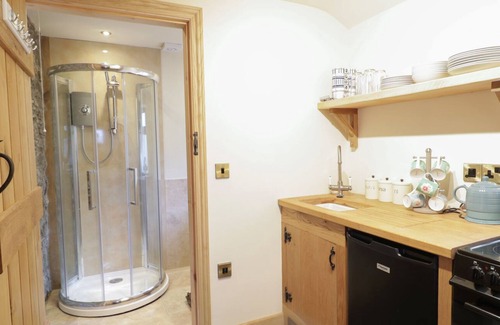 Llanfyllin House | YR HEN EFAIL, pet friendly, character holiday cottage in Llanfyllin