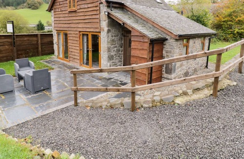 Llanfyllin House | YR HEN EFAIL, pet friendly, character holiday cottage in Llanfyllin