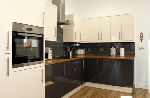 Aberaeron Apartment | YR HEN FANC (THE OLD BANK)