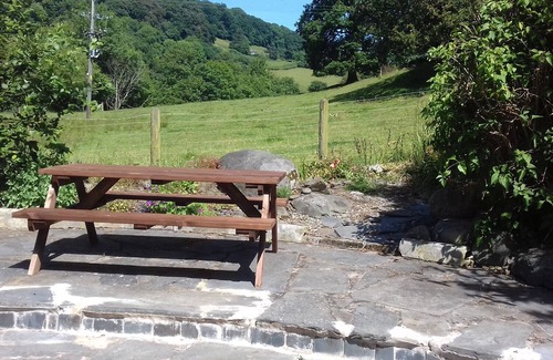 Corwen Cottage | YR HEN FELIN, pet friendly, character holiday cottage in Carrog