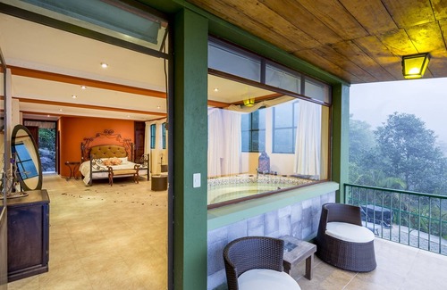 Pacto Hotel | Yumbo Love Experience
